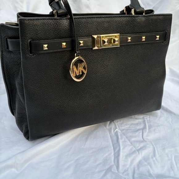 Michael Kors Addison Black and Gold Elegant Shoulder Bag - Picture 1 of 16